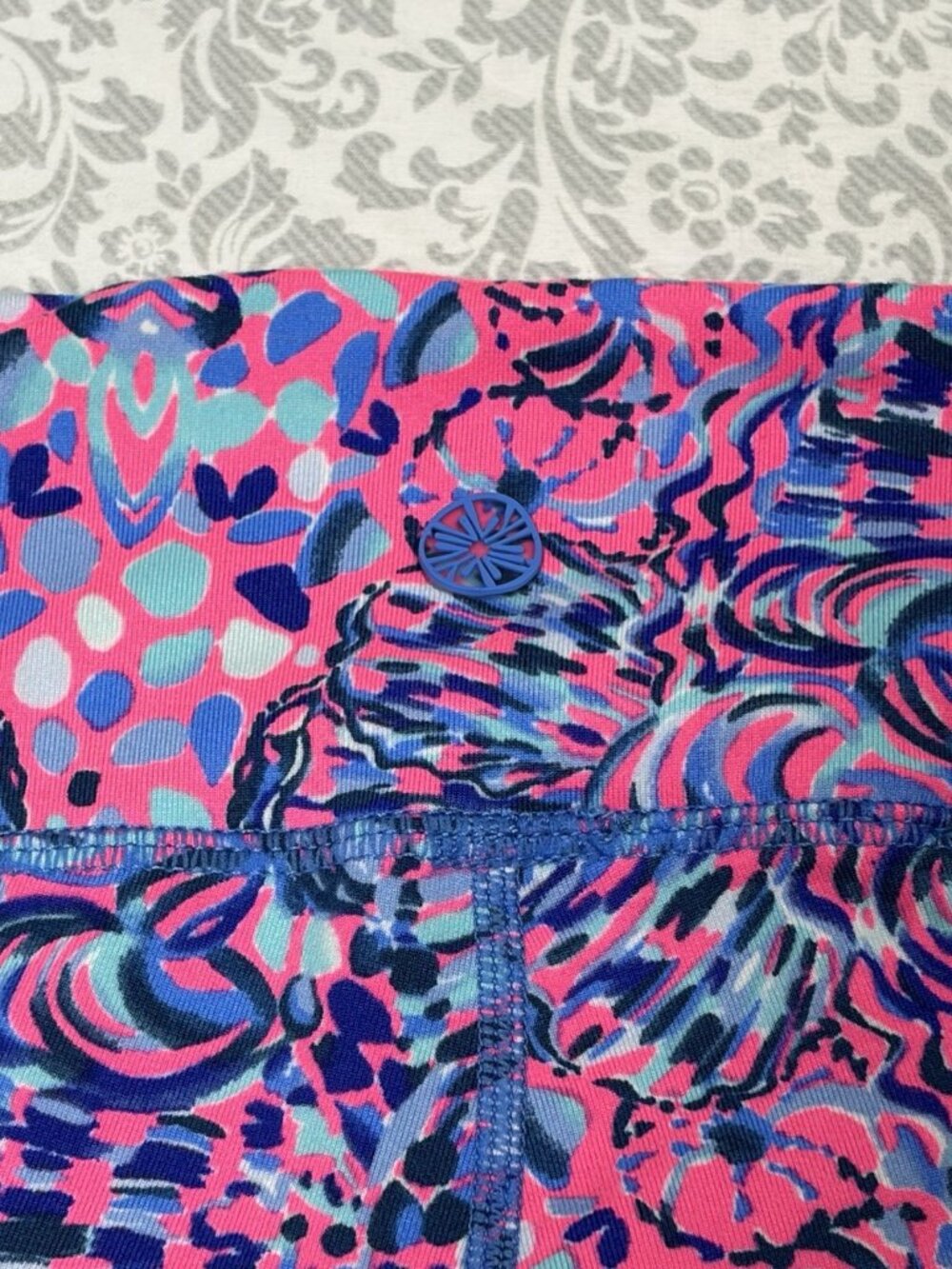 Lilly Pulitzer Luxletic Leggings Womens M Navy Floral Seashell Crop Pink Blue - Picture 11 of 11
